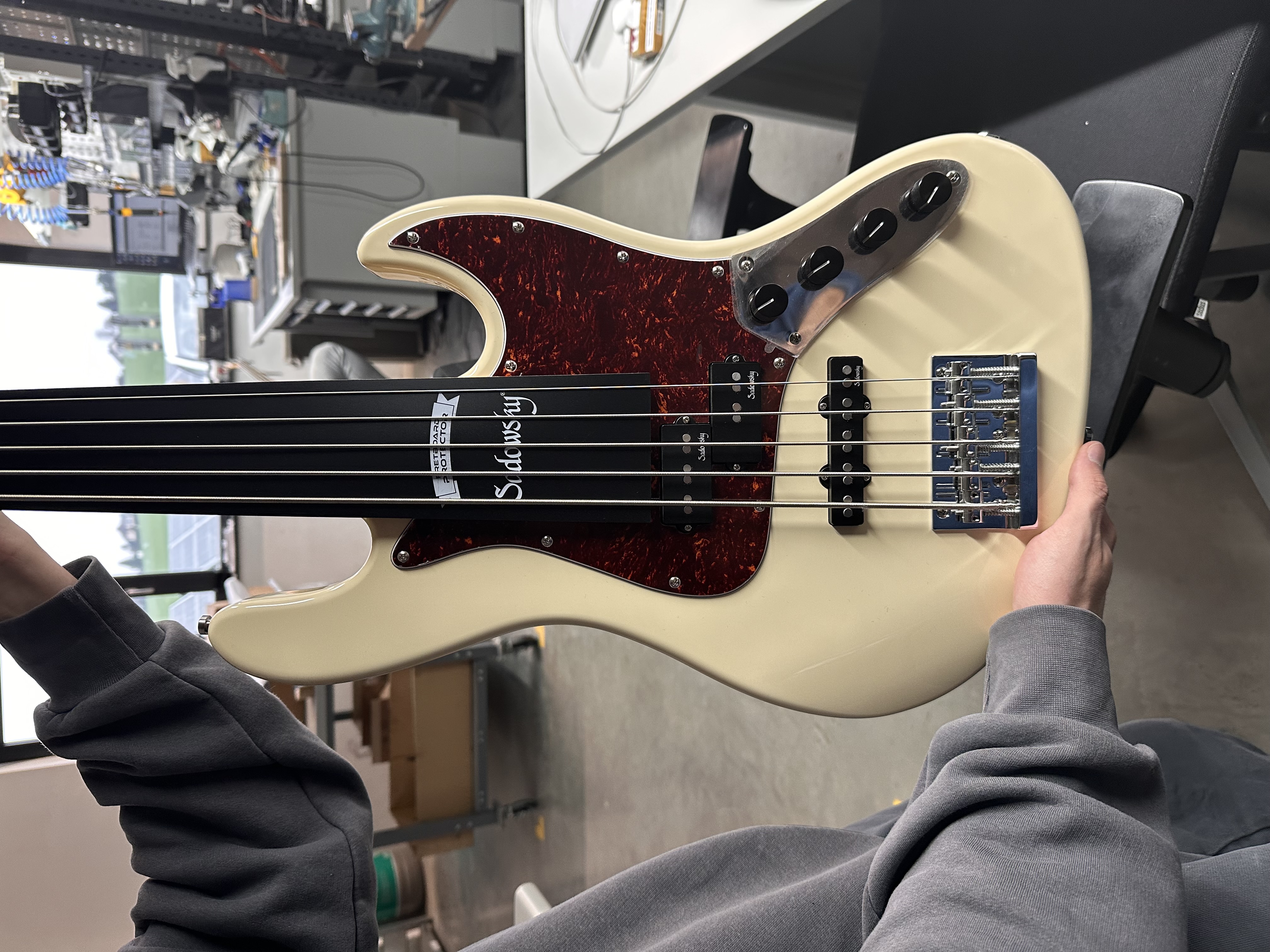 MetroExpress 21-Fret Hybrid P/J Bass 5 Olympic White (B-Stock)
